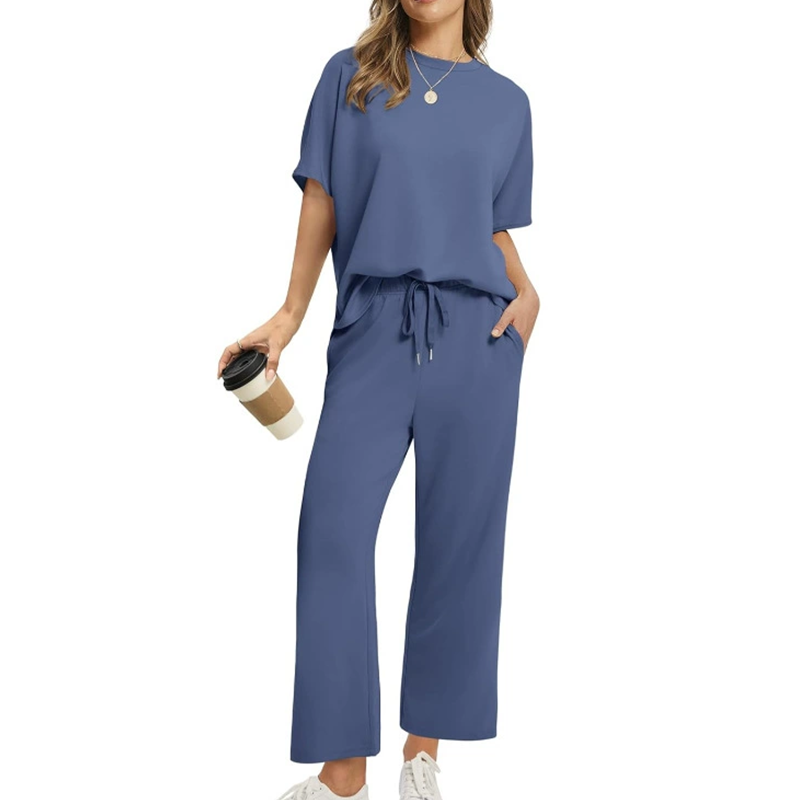 Selina – A casual set with a top and trousers
