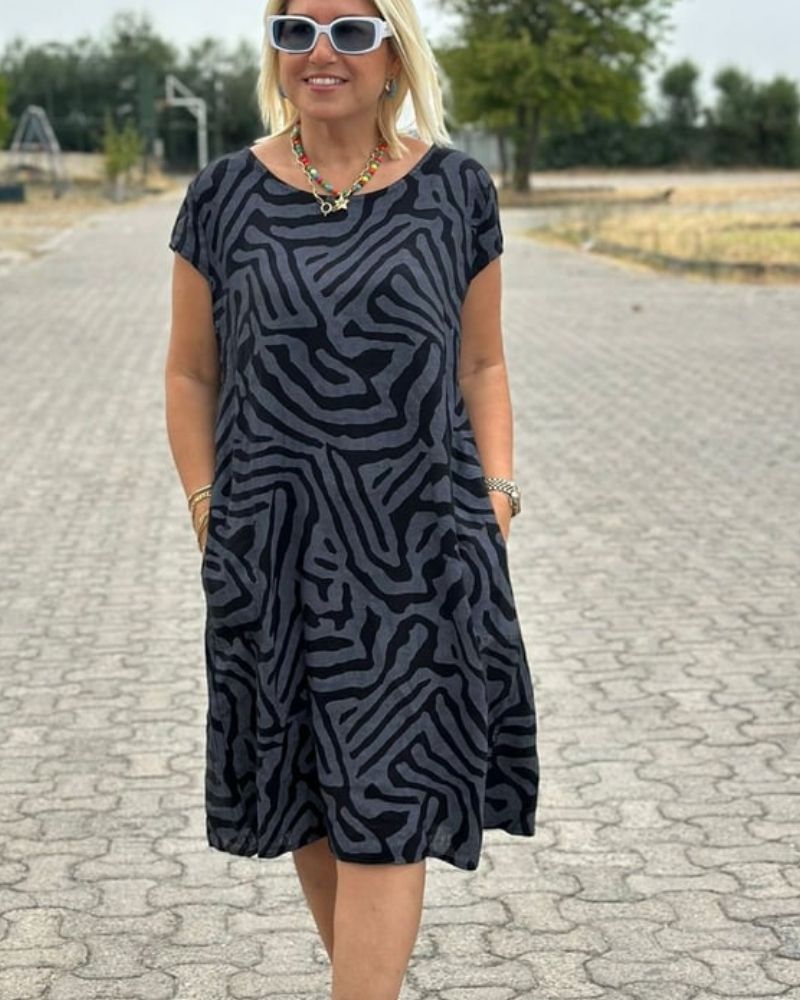 Nelia™ - Dress with a round neckline and a beautiful print