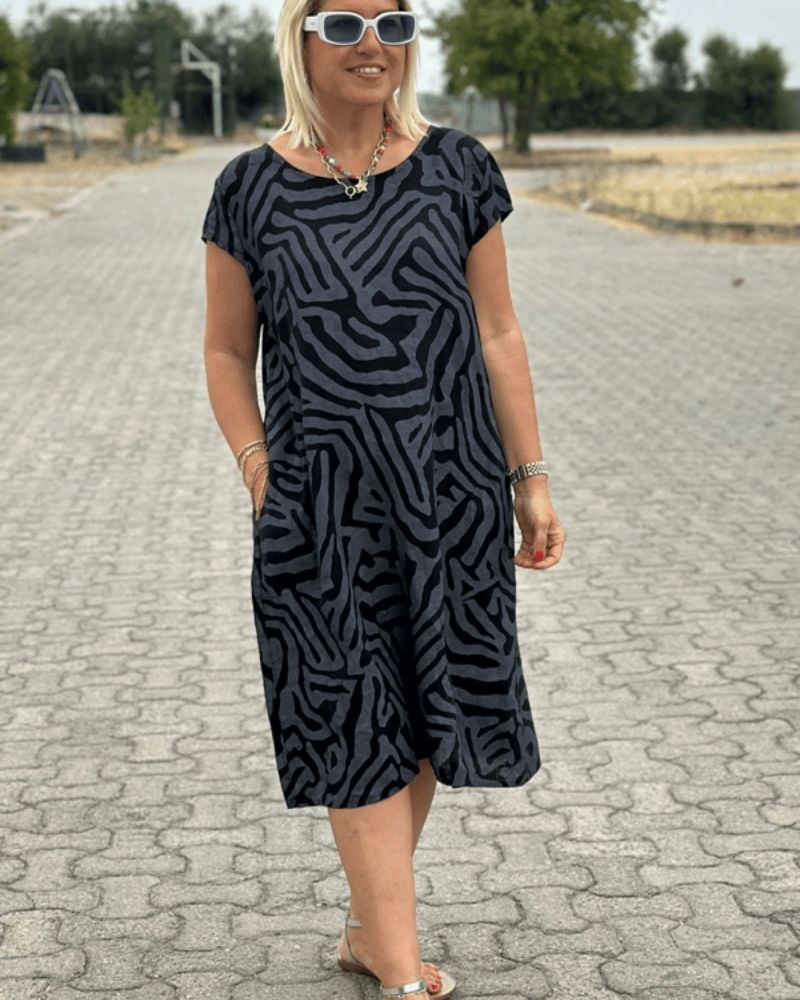 Nelia™ - Dress with a round neckline and a beautiful print