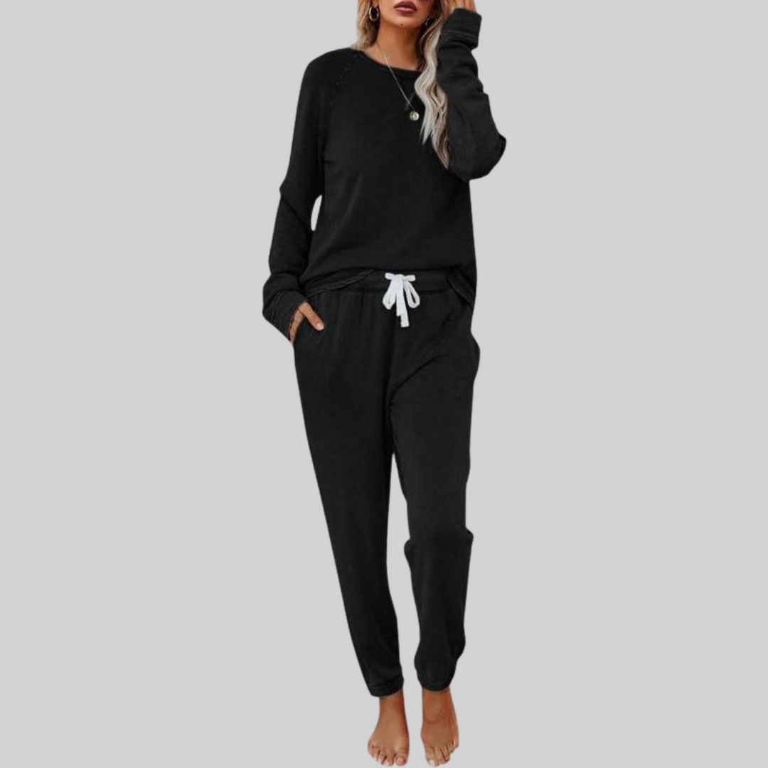 Joëlle – Casual outfit with long sleeves and sweatpants