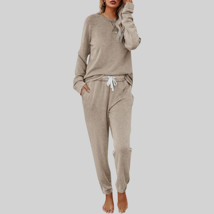Joëlle – Casual outfit with long sleeves and sweatpants
