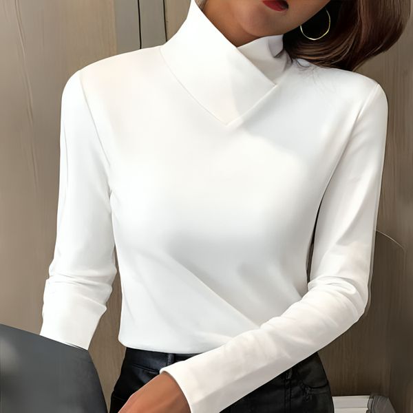 Liora Castelli | Elegant Turtleneck Fit