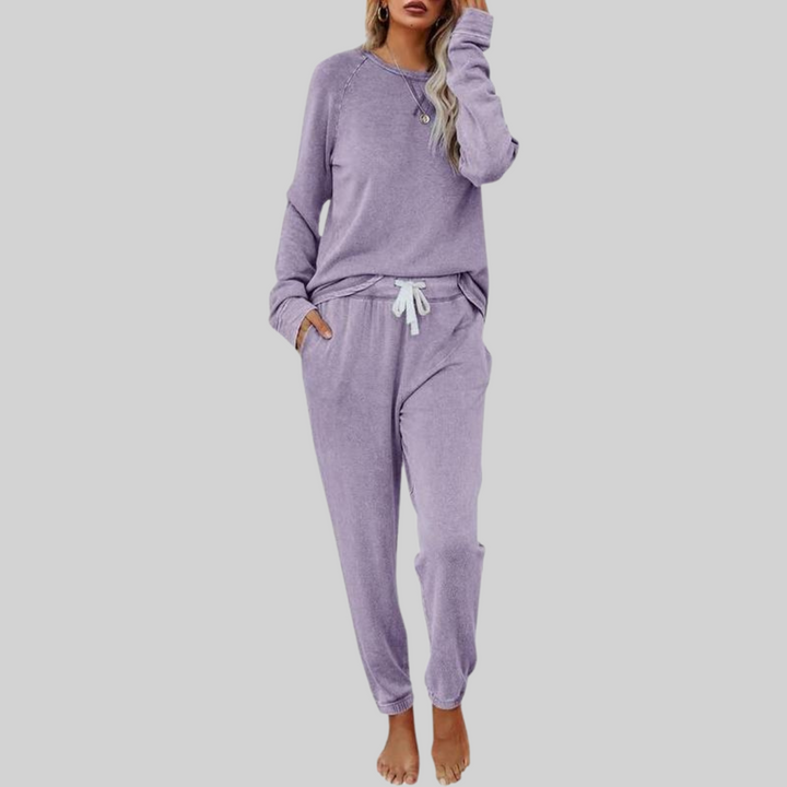 Joëlle – Casual outfit with long sleeves and sweatpants
