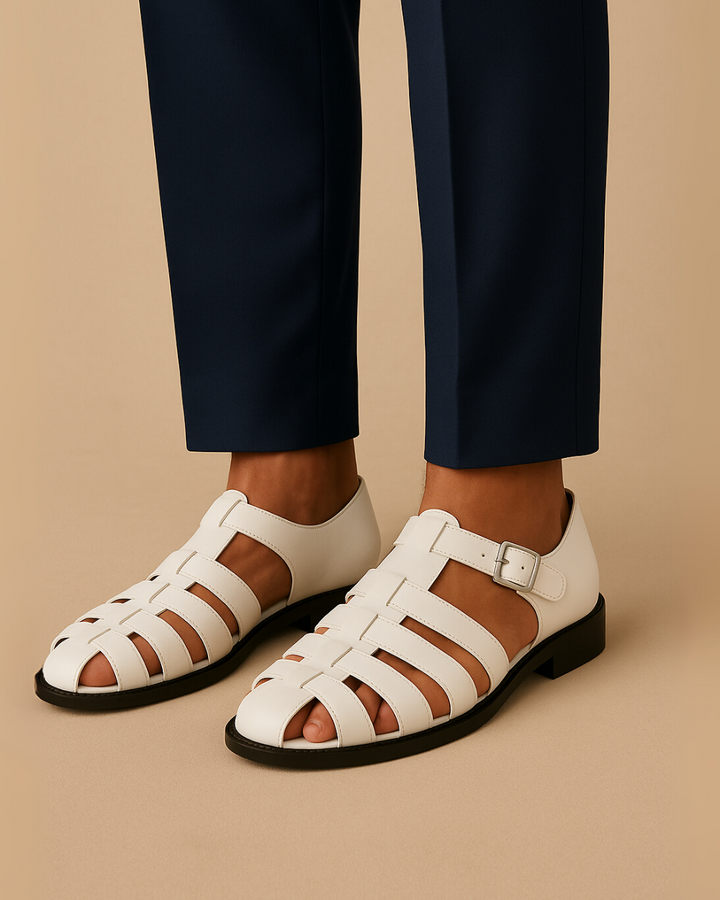 Grazie - Closed sandal with strap