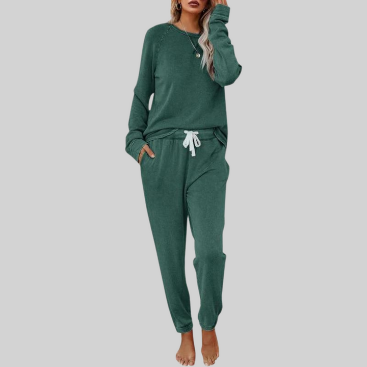 Joëlle – Casual outfit with long sleeves and sweatpants
