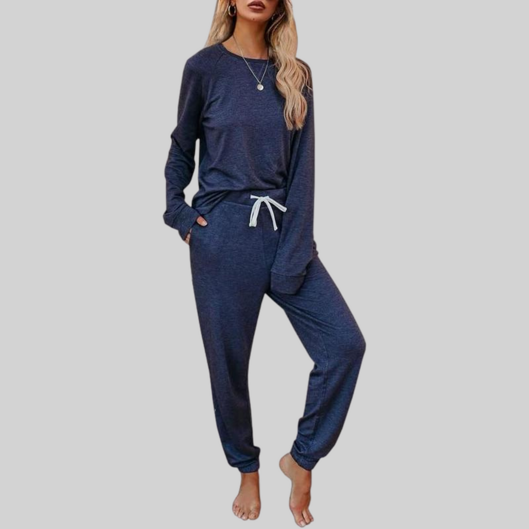 Joëlle – Casual outfit with long sleeves and sweatpants