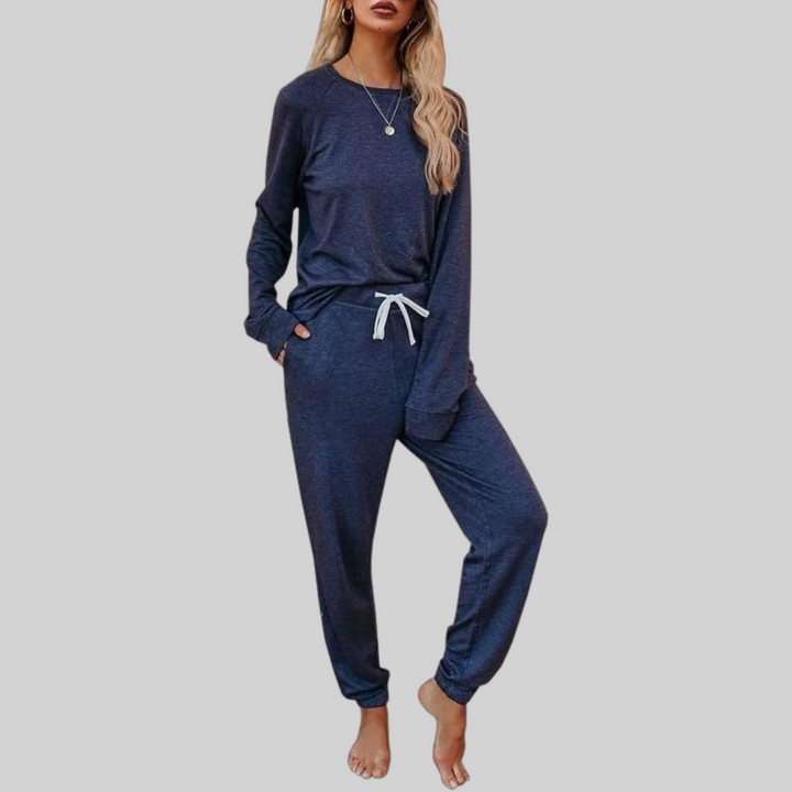 Joëlle – Casual outfit with long sleeves and sweatpants