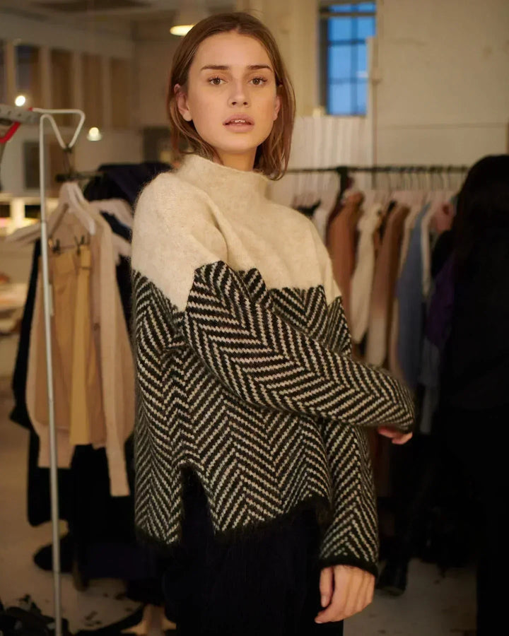 Lupa - Chic turtleneck sweater